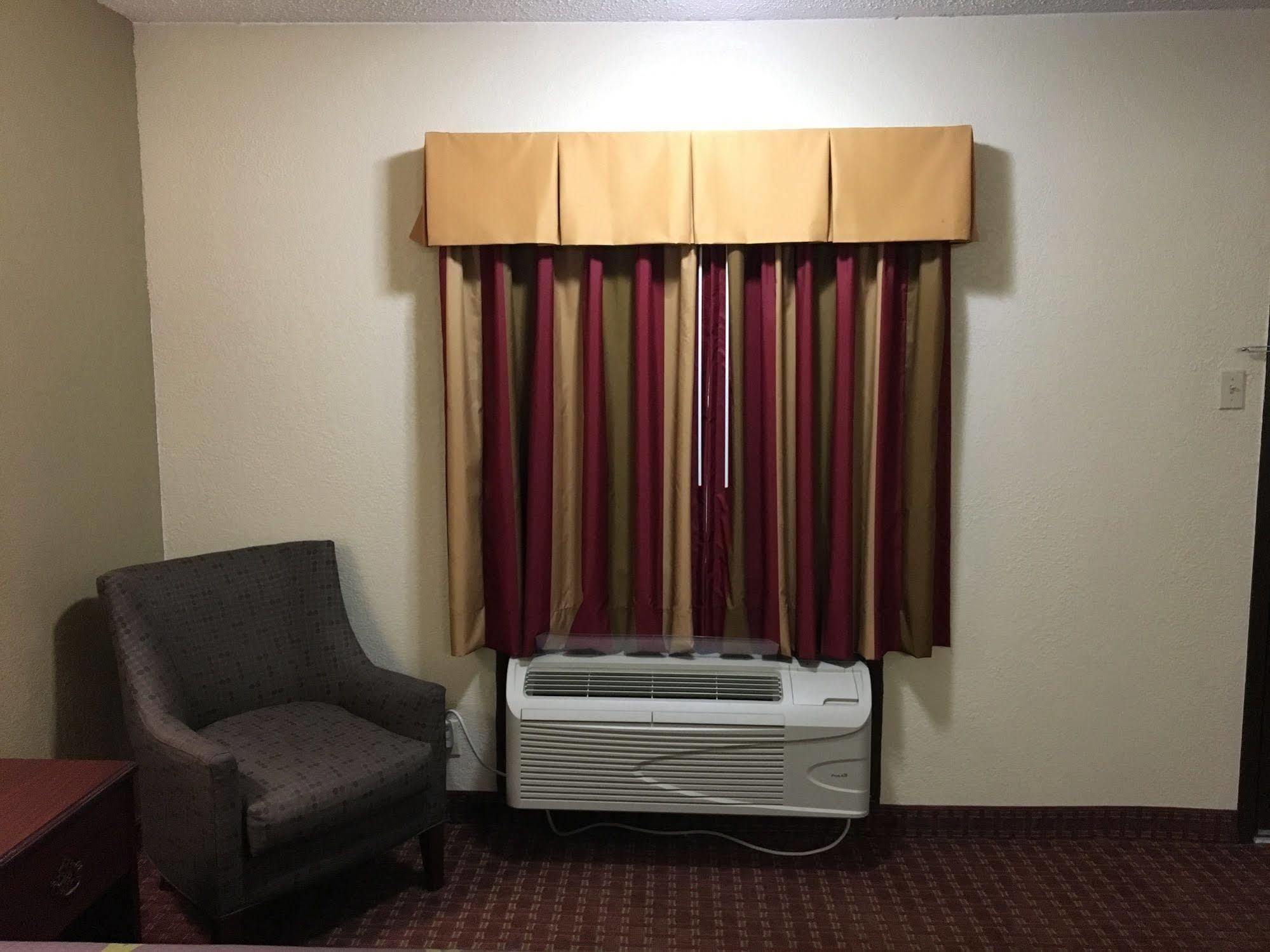 Super 8 By Wyndham Shawnee Hotel Eksteriør billede